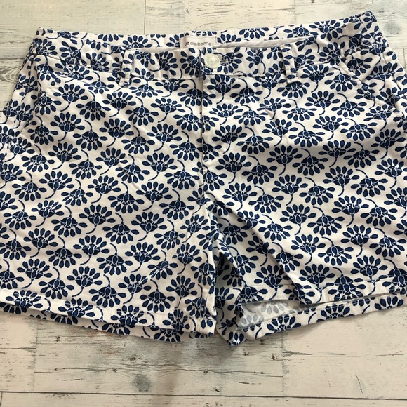 Liz Claiborne White and Blue Patterned Shorts - Picture 4 of 7